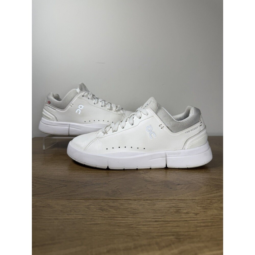 Women’s On Cloud- The Roger White Vegan Leather Low Top Tennis Sneaker Sz 6